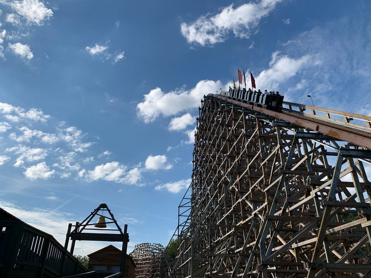 oh my god twitter doesn’t include alt text from images in their API