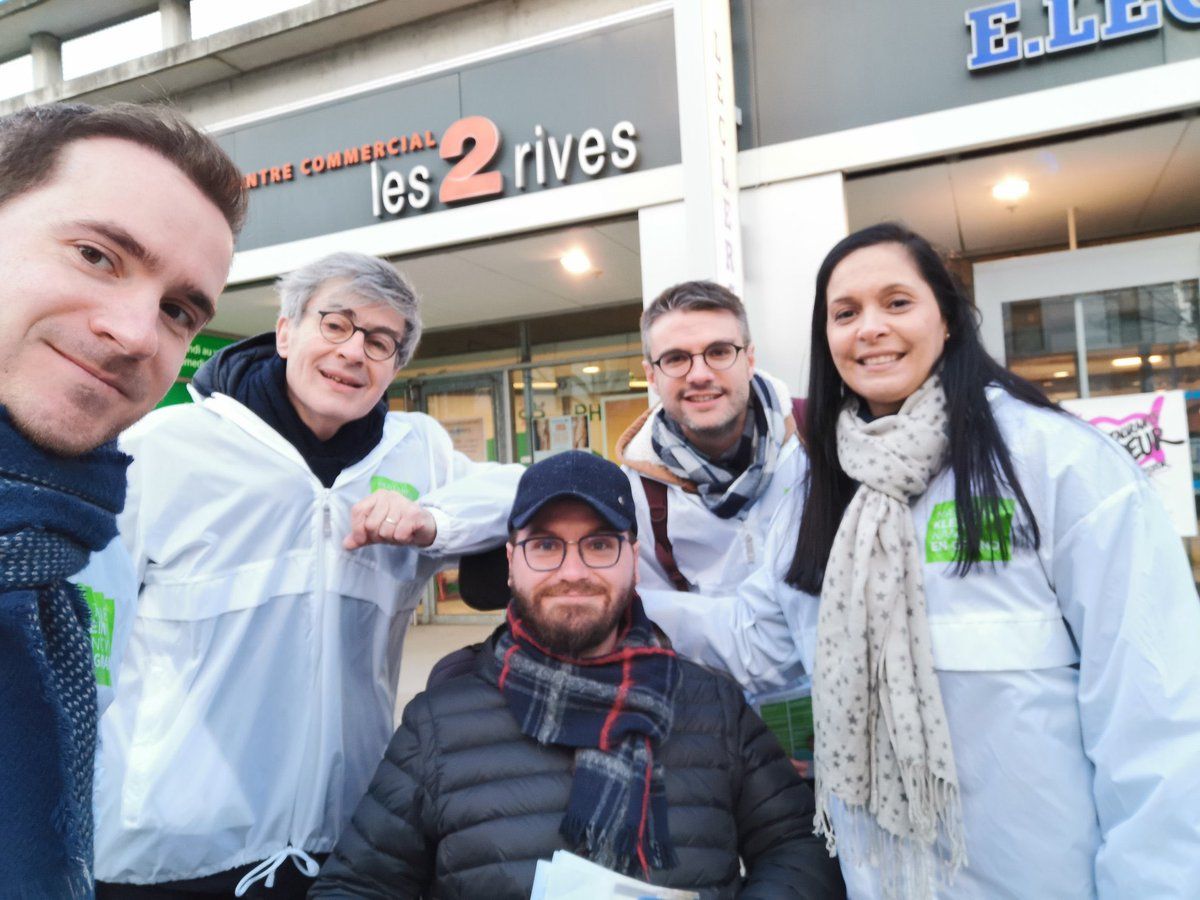 oh my god twitter doesn’t include alt text from images in their API